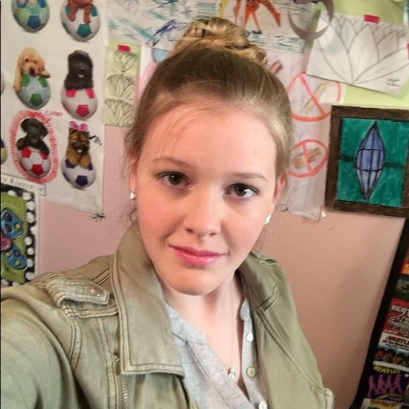 Meet your Posher, Alyssia - Picture 1 of 1